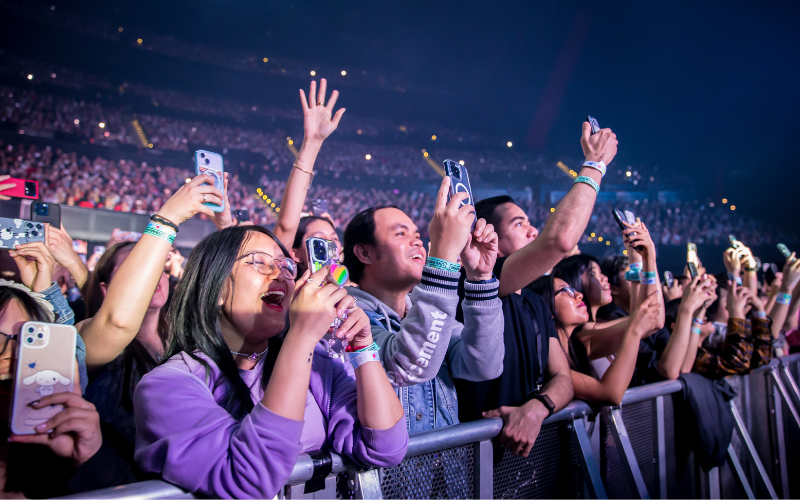 General Admission Floor Standing.